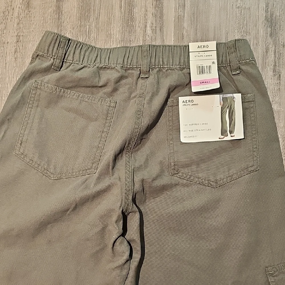 Aeropostale Women's Straight Leg Cargo Pants in Olive